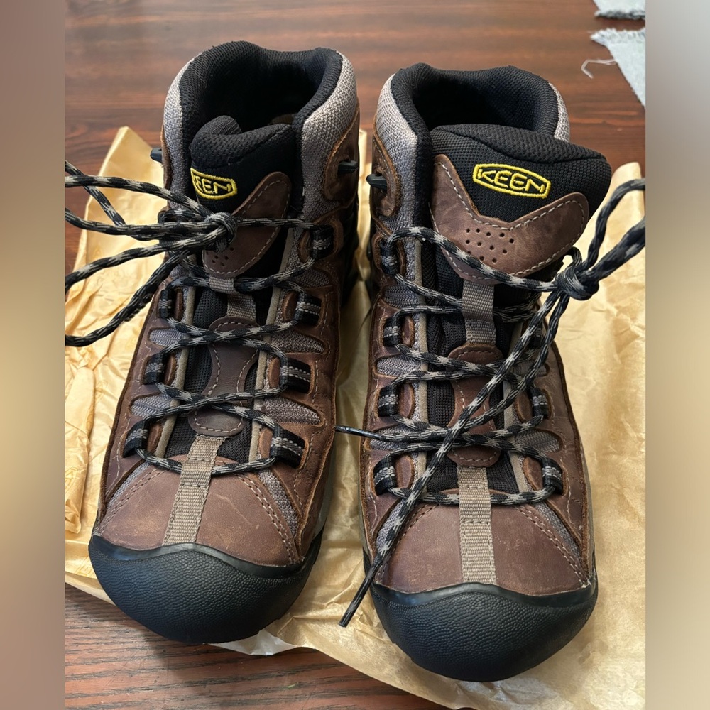 Men’s Keen hiking boots